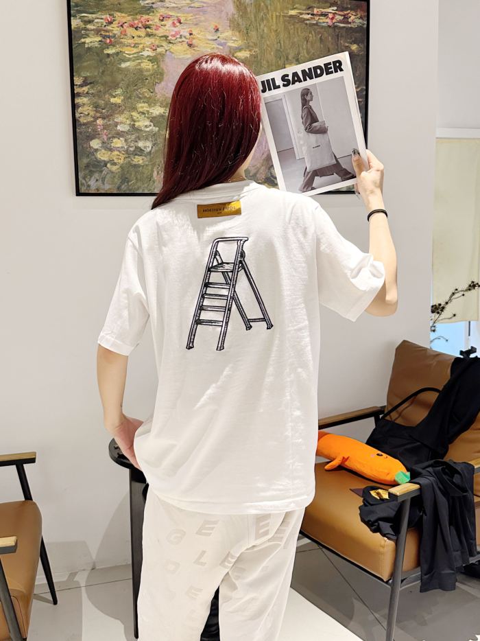 Clothes LOUIS VUITTON 905