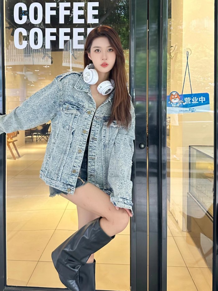 Clothes LOUIS VUITTON 900