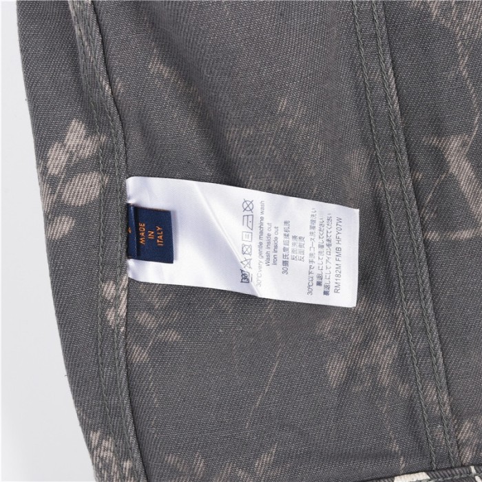 Clothes LOUIS VUITTON 899