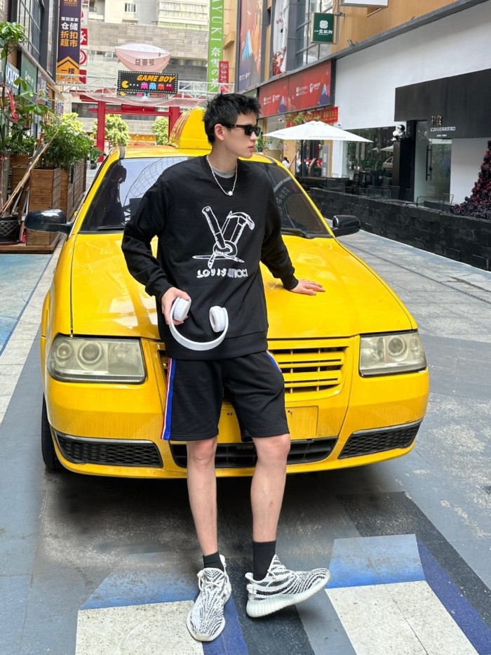 Clothes LOUIS VUITTON 898