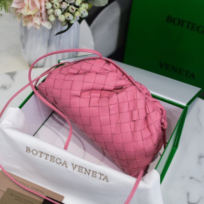 handbags Bottega Veneta The pouch size:23*13*8