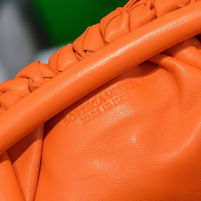 handbags Bottega Veneta The pouch size:23*13*8