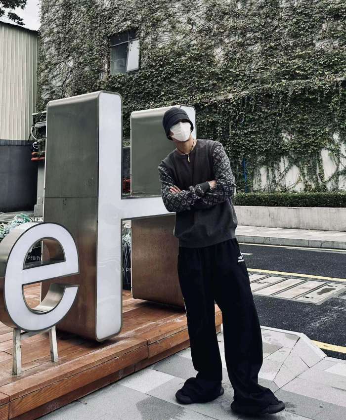 Clothes LOUIS VUITTON 908