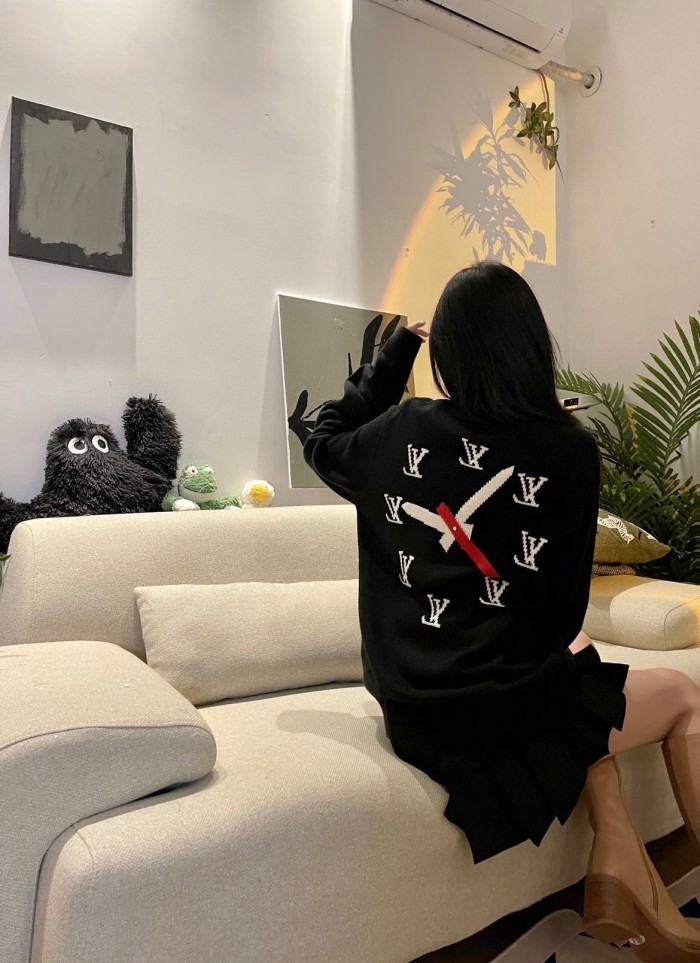 Clothes LOUIS VUITTON 910