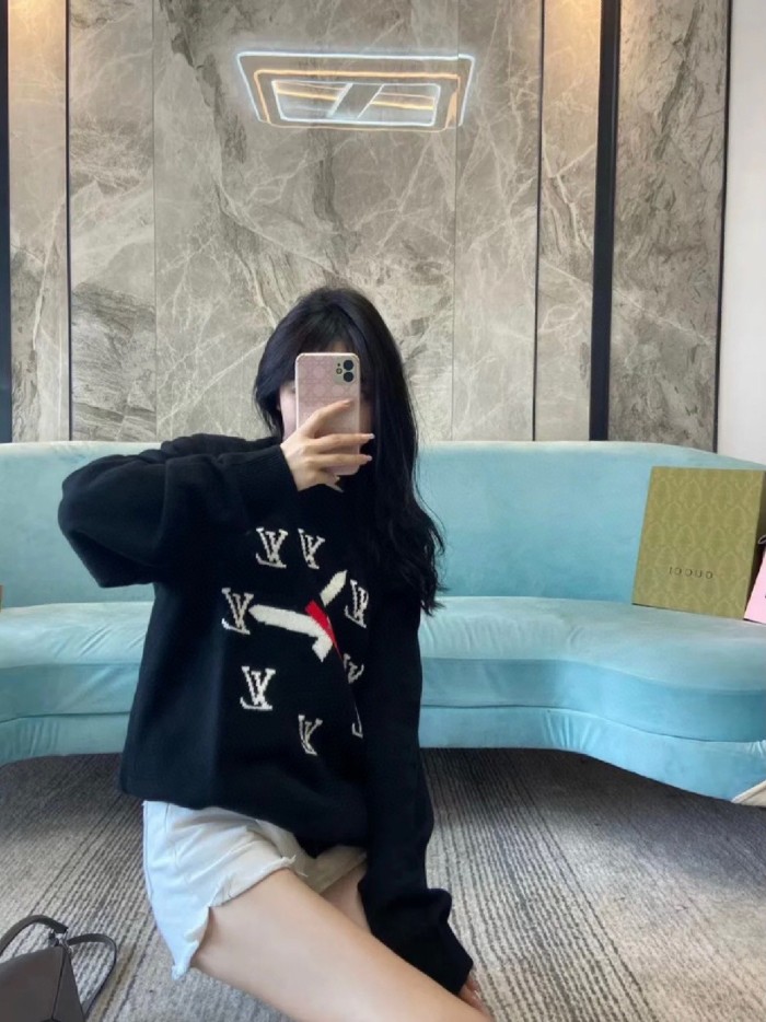 Clothes LOUIS VUITTON 910