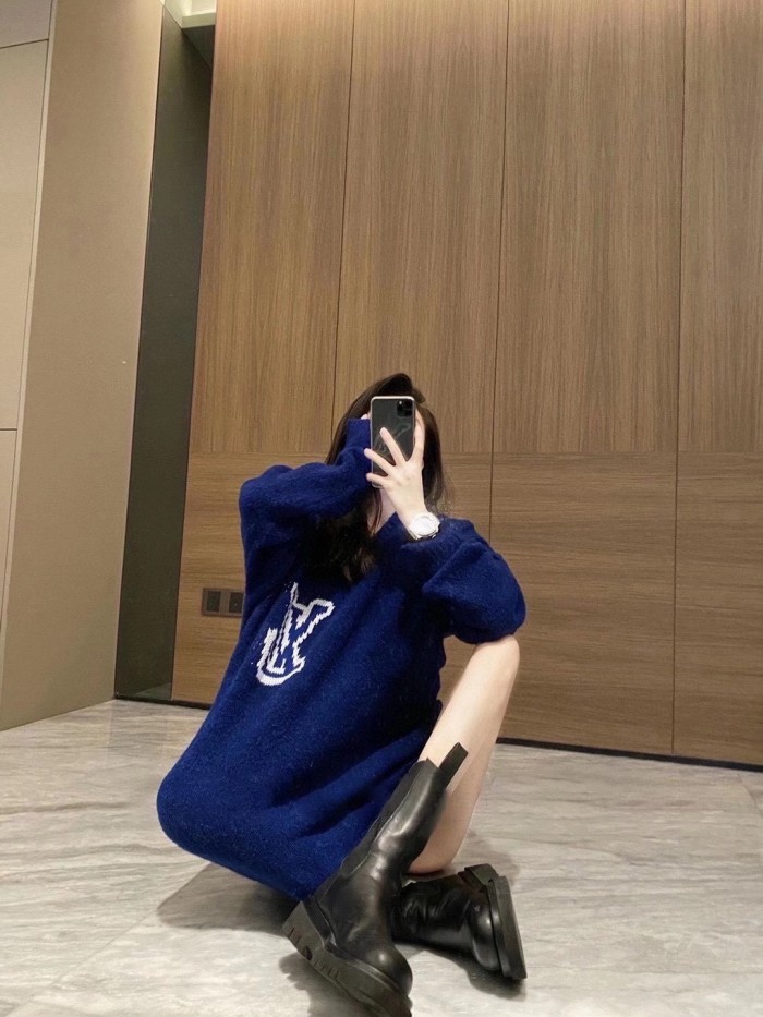 Clothes LOUIS VUITTON 913