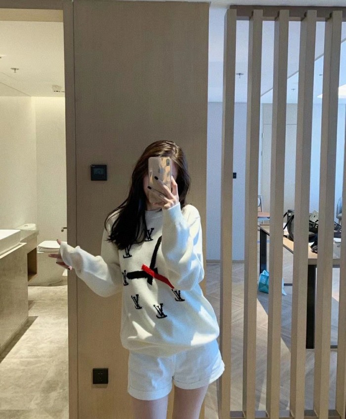 Clothes LOUIS VUITTON 911