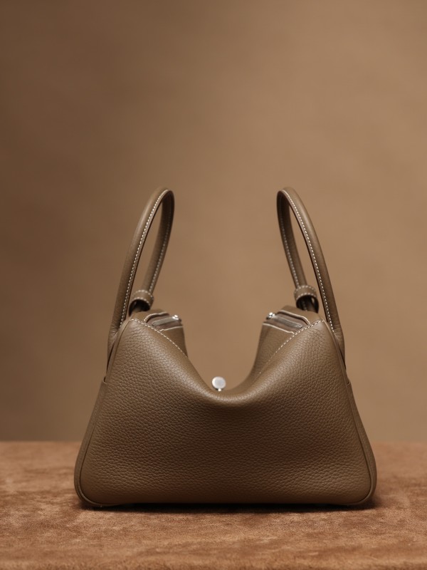 Handbags Hermes Lindy size:26x 18x14 cm