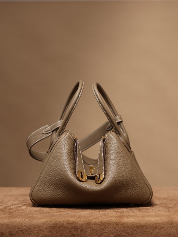 Handbags Hermes Lindy size:26x 18x14 cm