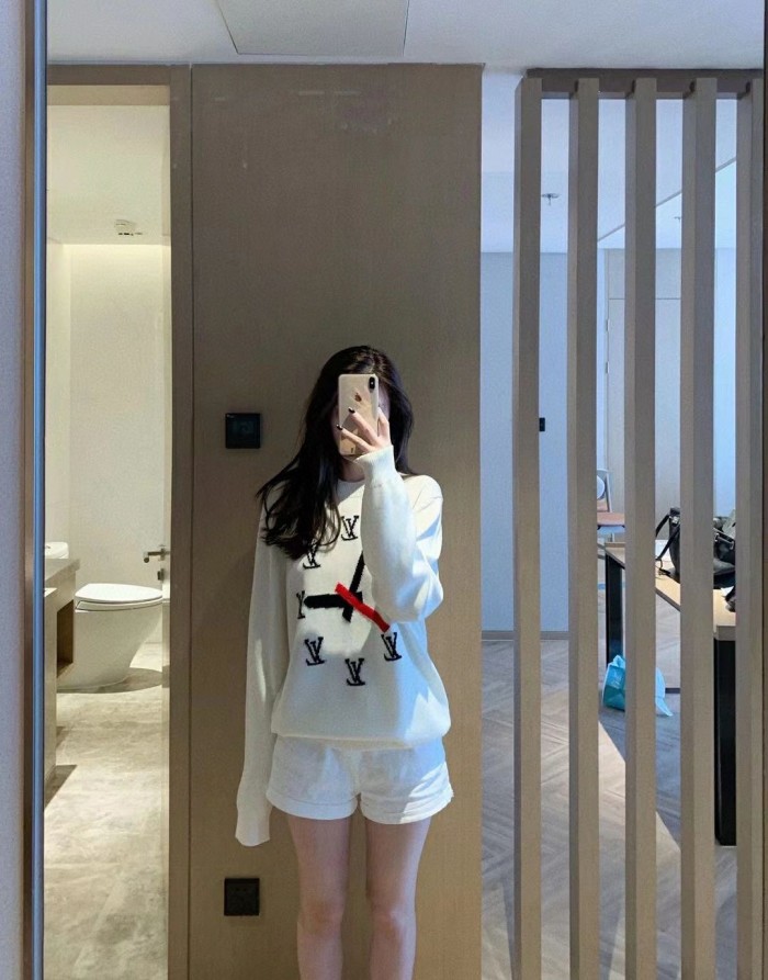 Clothes LOUIS VUITTON 911