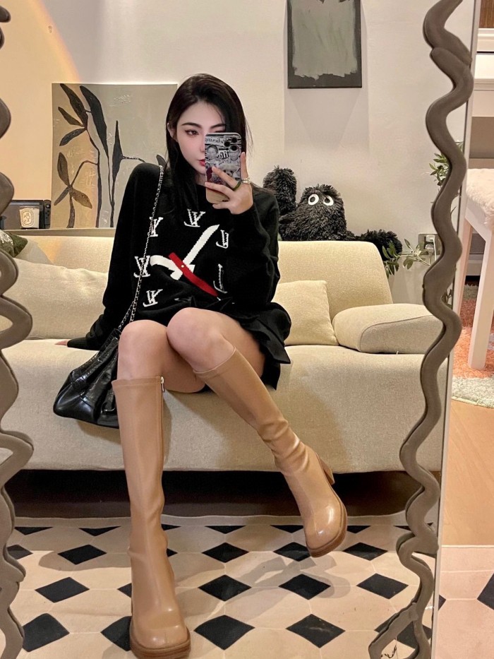 Clothes LOUIS VUITTON 910