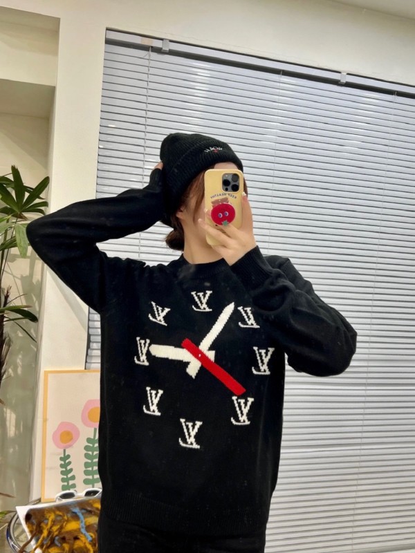 Clothes LOUIS VUITTON 910