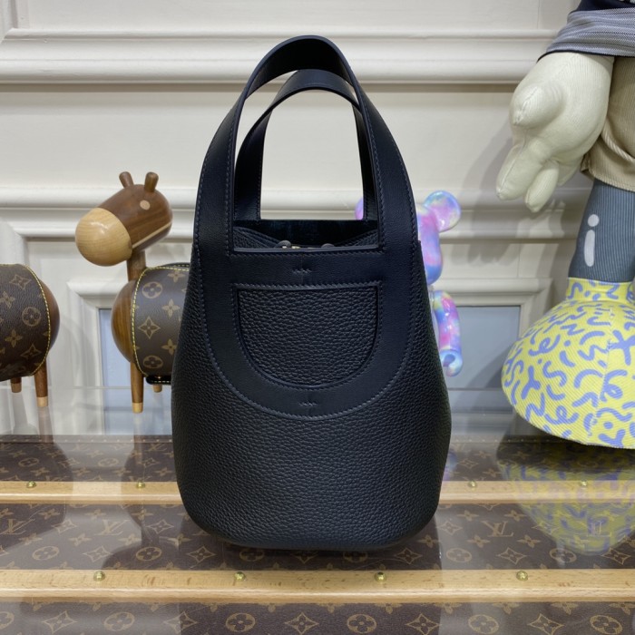 Handbags Hermes picotin size :18x2.5 x22 cm