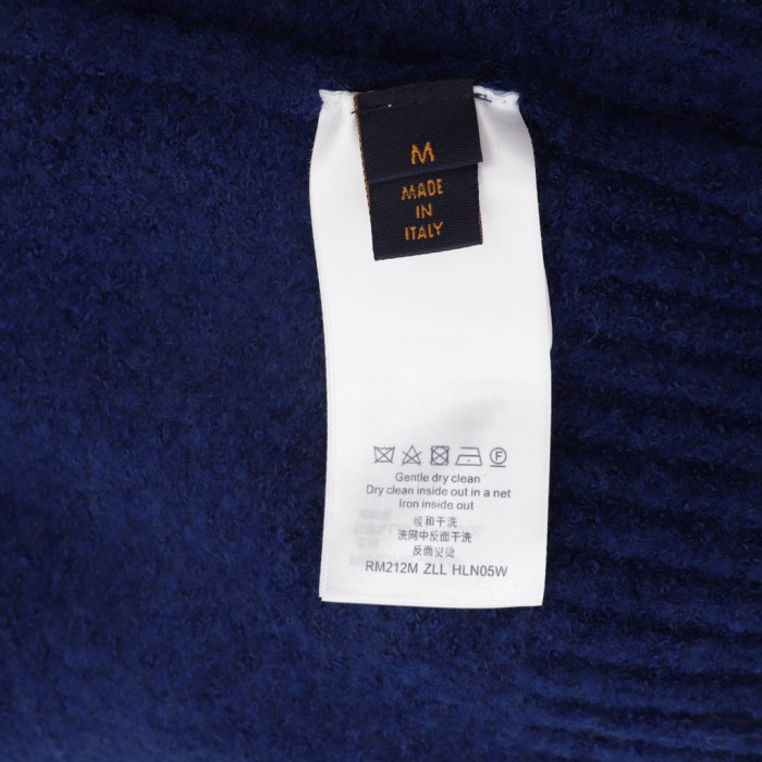 Clothes LOUIS VUITTON 913