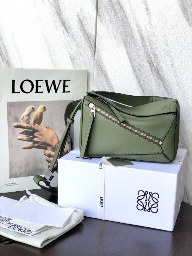 Handbags LOEWE Ykk size:24-10-16 cm