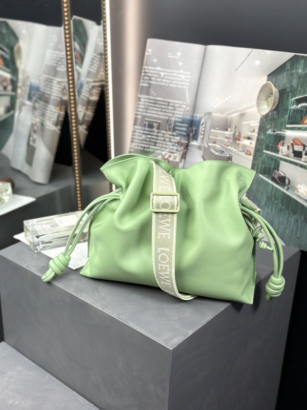 Handbags LOEWE 𝗟𝗼𝗲𝘄𝗼 𝗙𝗹𝗮𝗺𝗲𝗻𝗰𝗼 size:30-24.5-10.5 cm