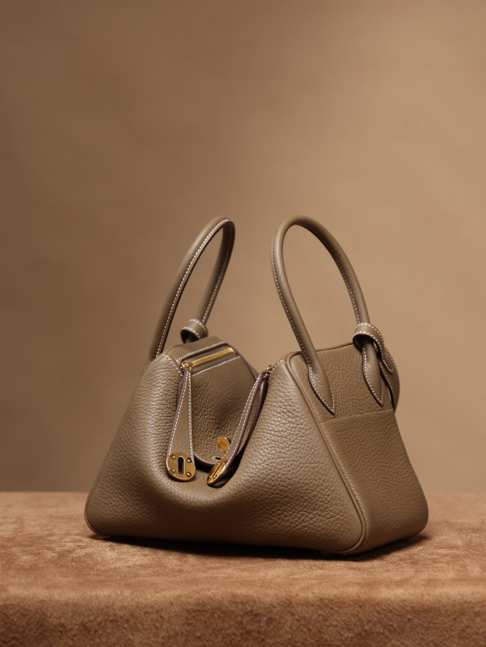 Handbags Hermes Lindy size:26x 18x14 cm