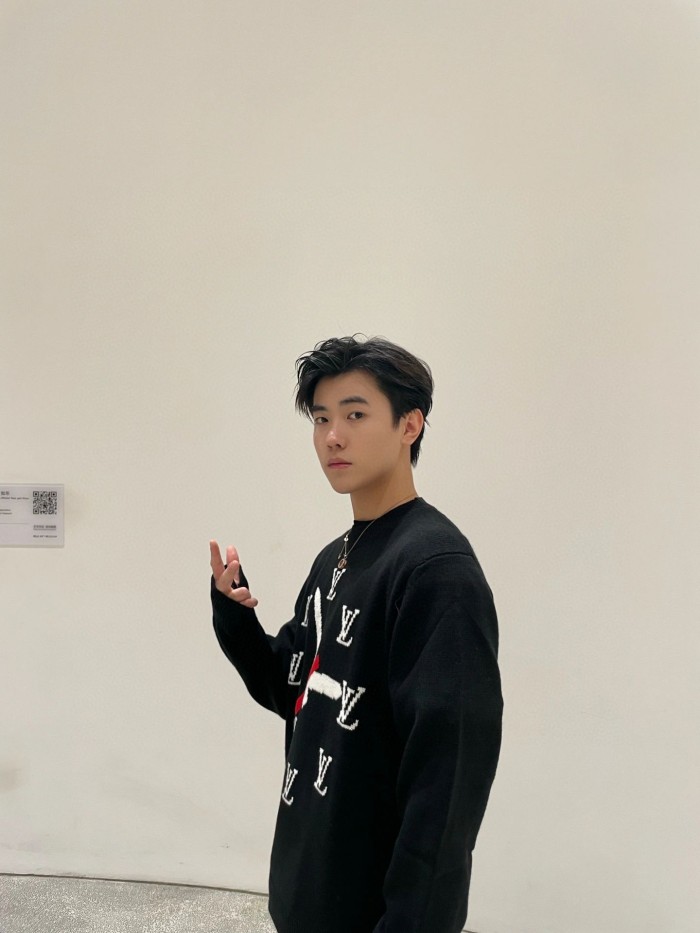 Clothes LOUIS VUITTON 910