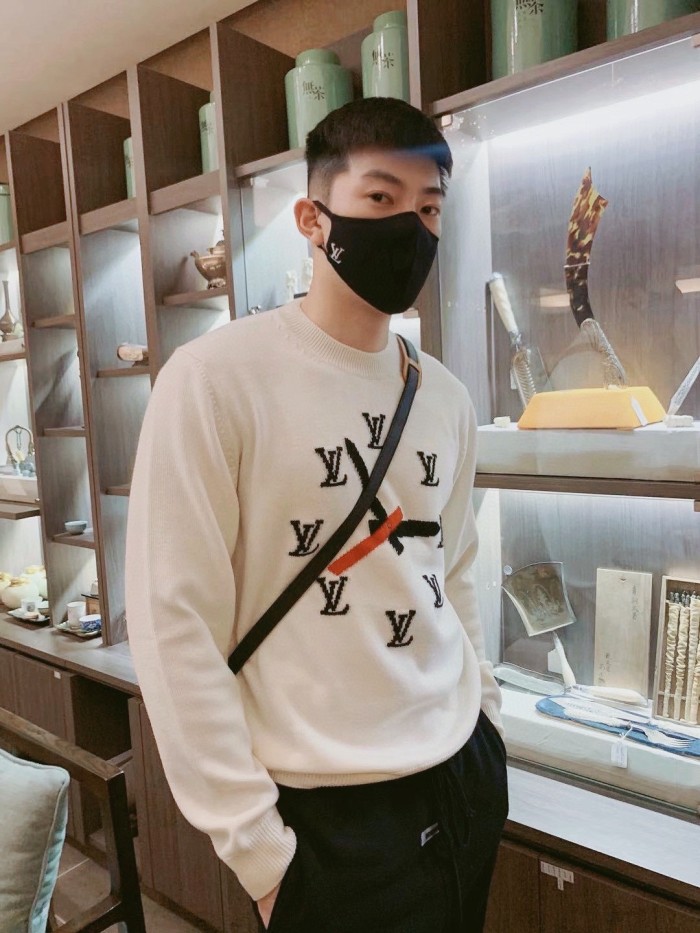 Clothes LOUIS VUITTON 911