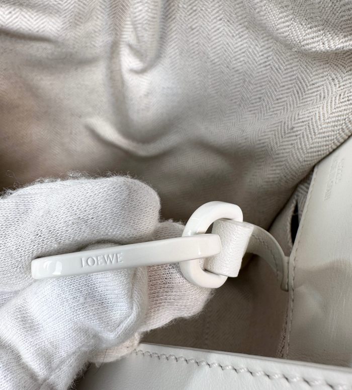 Handbags LOEWE 𝘏𝘢𝘮𝘮𝘰𝘤𝘬 size:20.8-19.5-14.5 cm