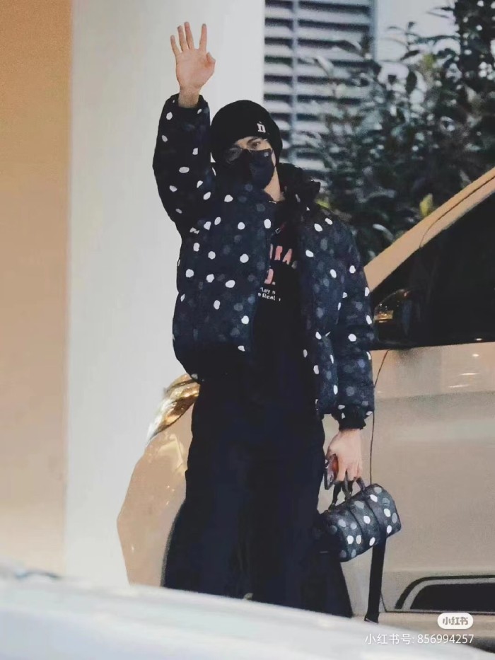 Clothes LOUIS VUITTON 907