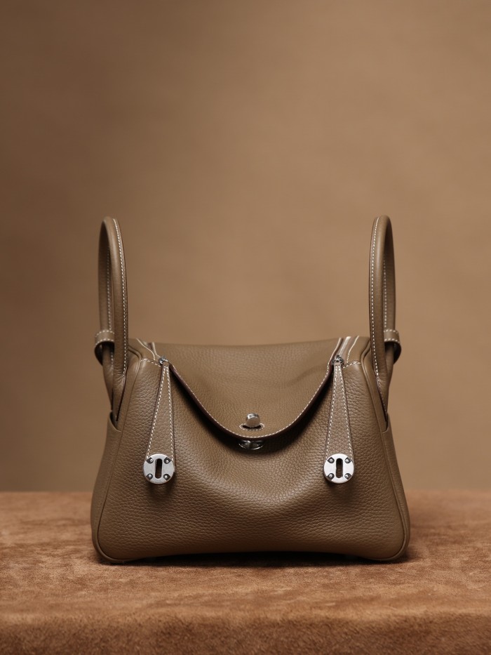 Handbags Hermes Lindy size:26x 18x14 cm