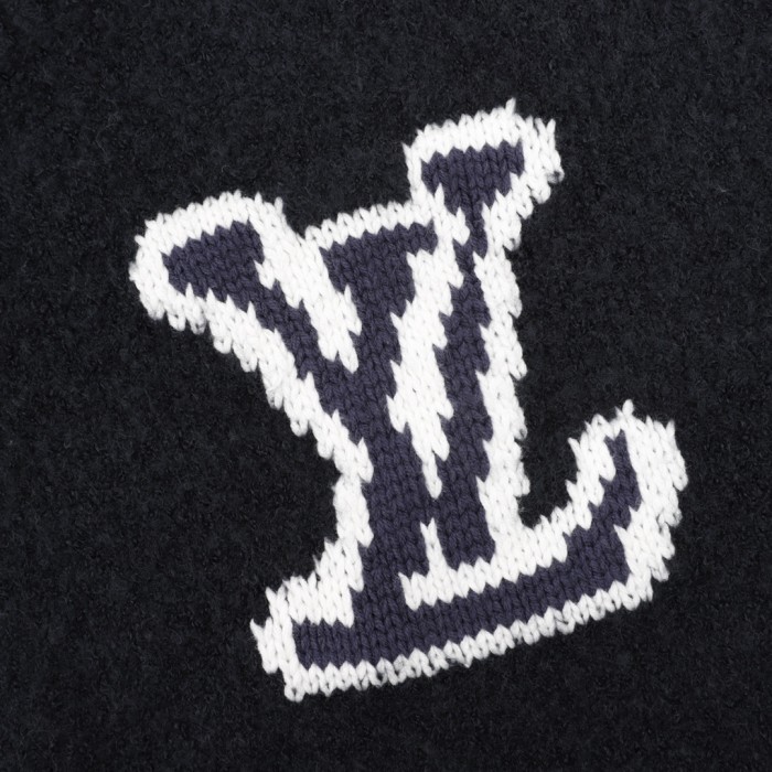 Clothes LOUIS VUITTON 912