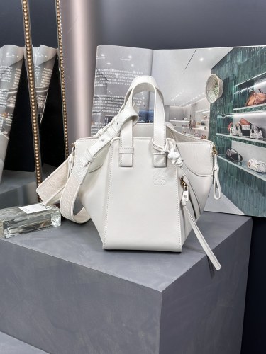 Handbags LOEWE 𝘏𝘢𝘮𝘮𝘰𝘤𝘬 size:20.8-19.5-14.5 cm