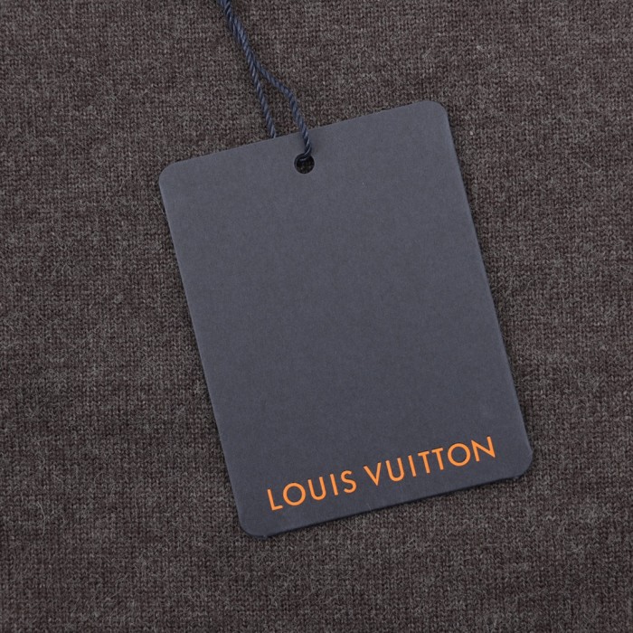 Clothes LOUIS VUITTON 908