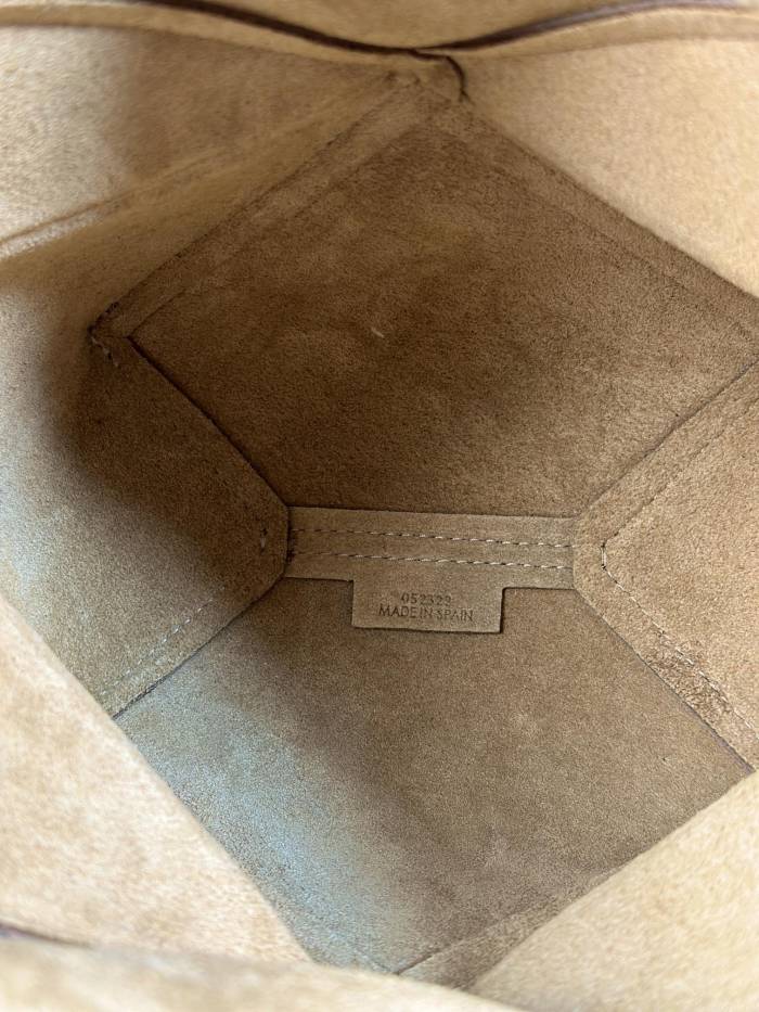 Handbags LOEWE 𝙋𝙪𝙯𝙯𝙡𝙚 𝙁𝙤𝙡𝙙 size:16.5-9.5-20 cm