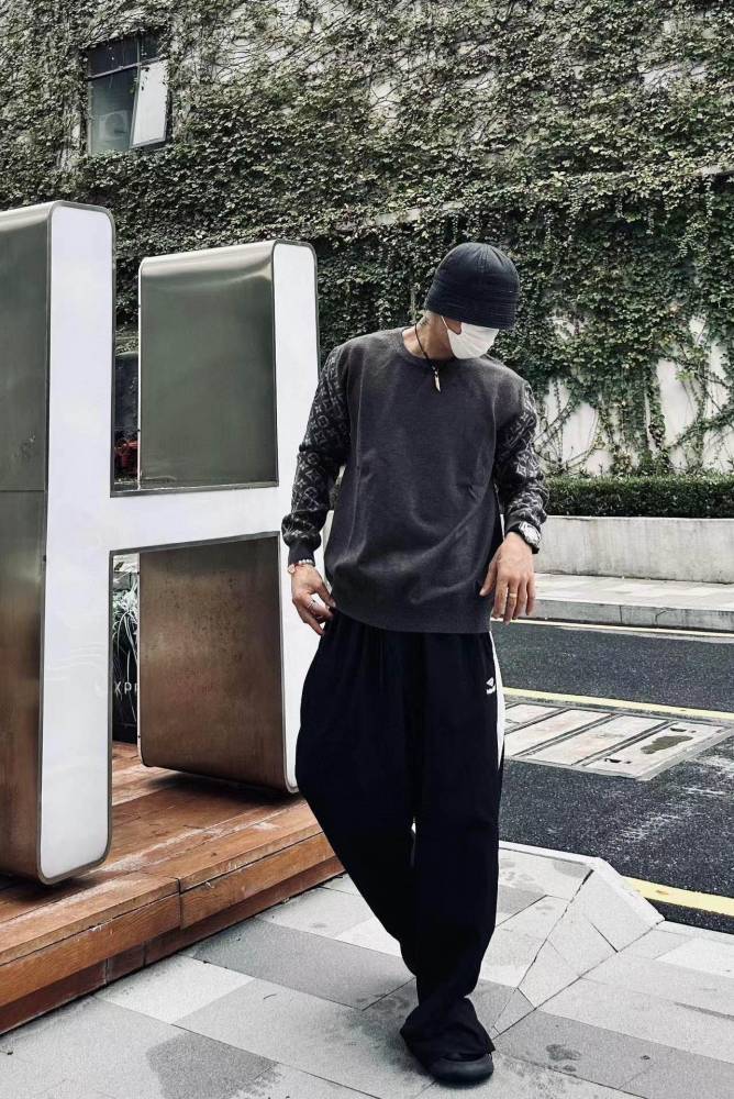 Clothes LOUIS VUITTON 908