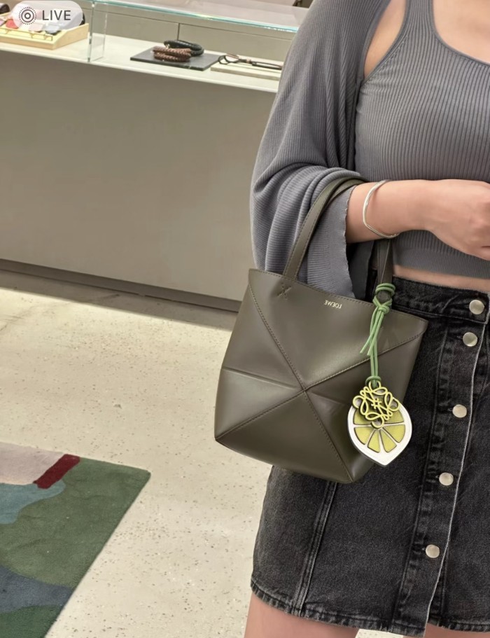 Handbags LOEWE 𝙋𝙪𝙯𝙯𝙡𝙚 𝙁𝙤𝙡𝙙 size:16.5-9.5-20 cm