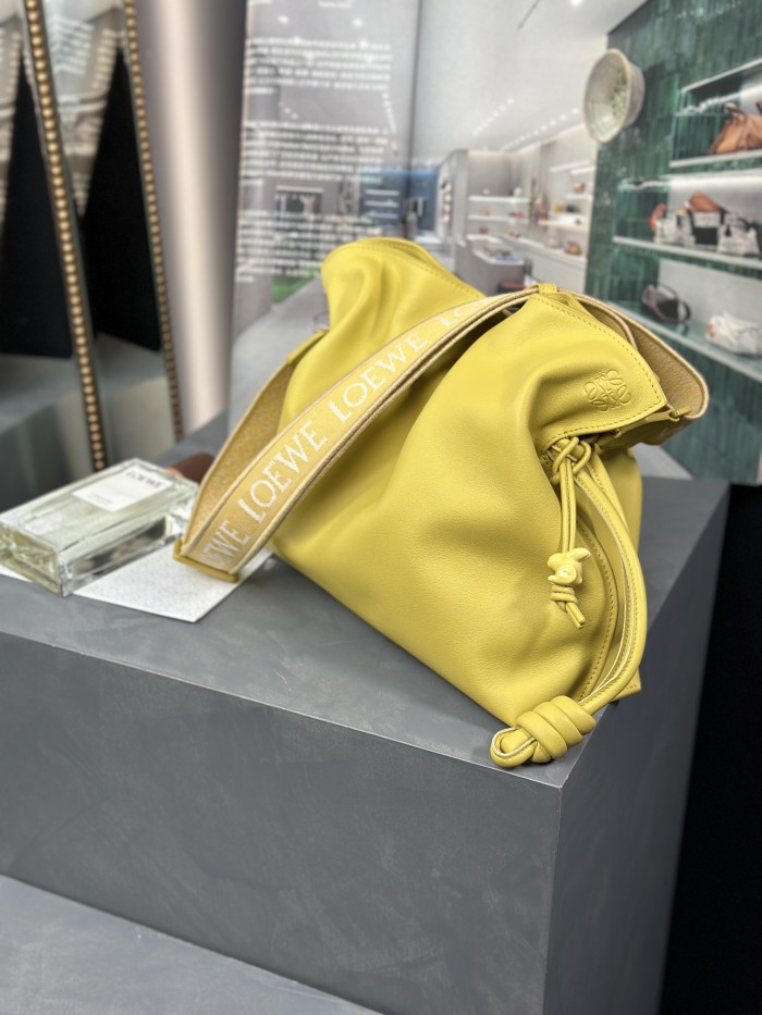 Handbags LOEWE 𝗟𝗼𝗲𝘄𝗼 𝗙𝗹𝗮𝗺𝗲𝗻𝗰𝗼 size:30-24.5-10.5 cm
