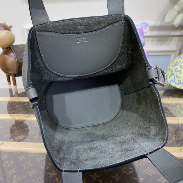 Handbags Hermes picotin size :18x2.5 x22 cm