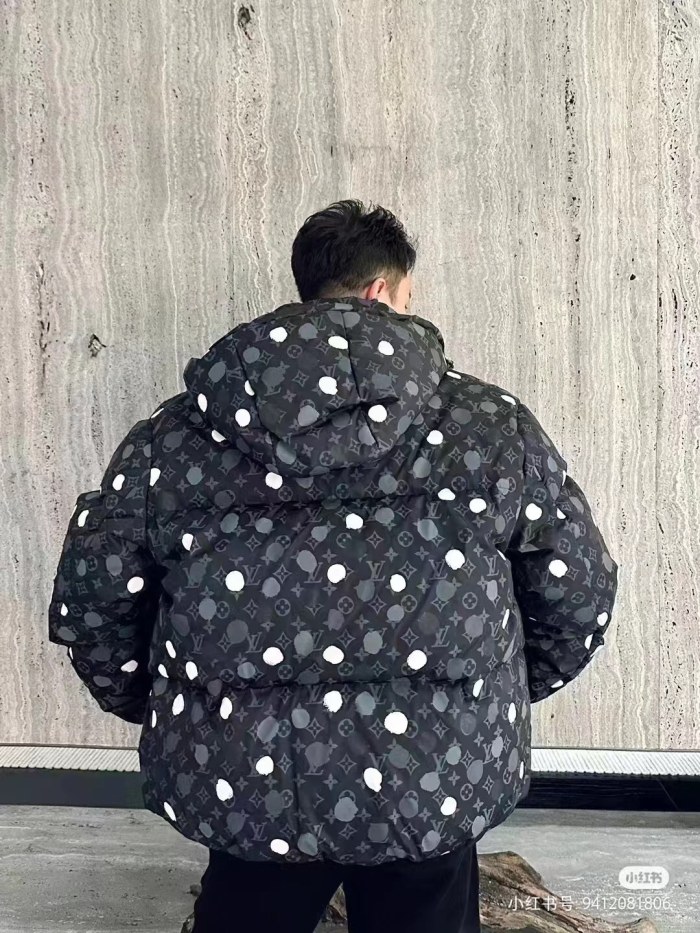 Clothes LOUIS VUITTON 907