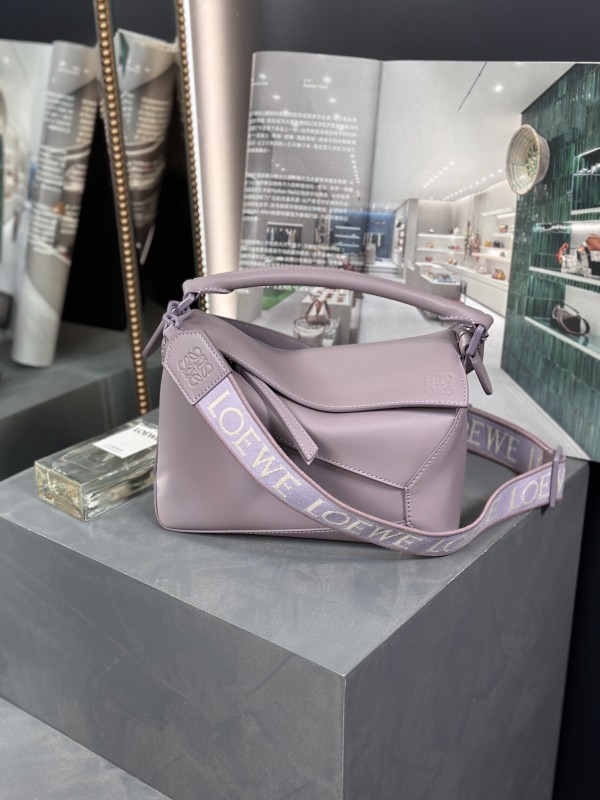 Handbags LOEWE 𝙿𝚞𝚣𝚣𝚕𝚎 𝚎𝚍𝚐𝚎 size:24×16.5×10.5 cm