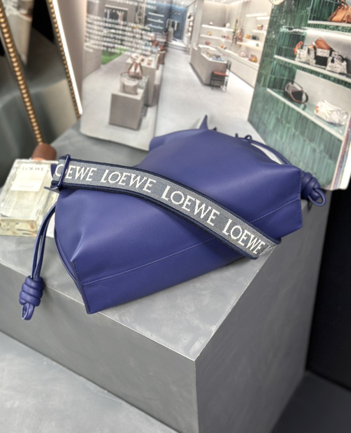 Handbags LOEWE 𝗟𝗼𝗲𝘄𝗼 𝗙𝗹𝗮𝗺𝗲𝗻𝗰𝗼 size:30-24.5-10.5 cm