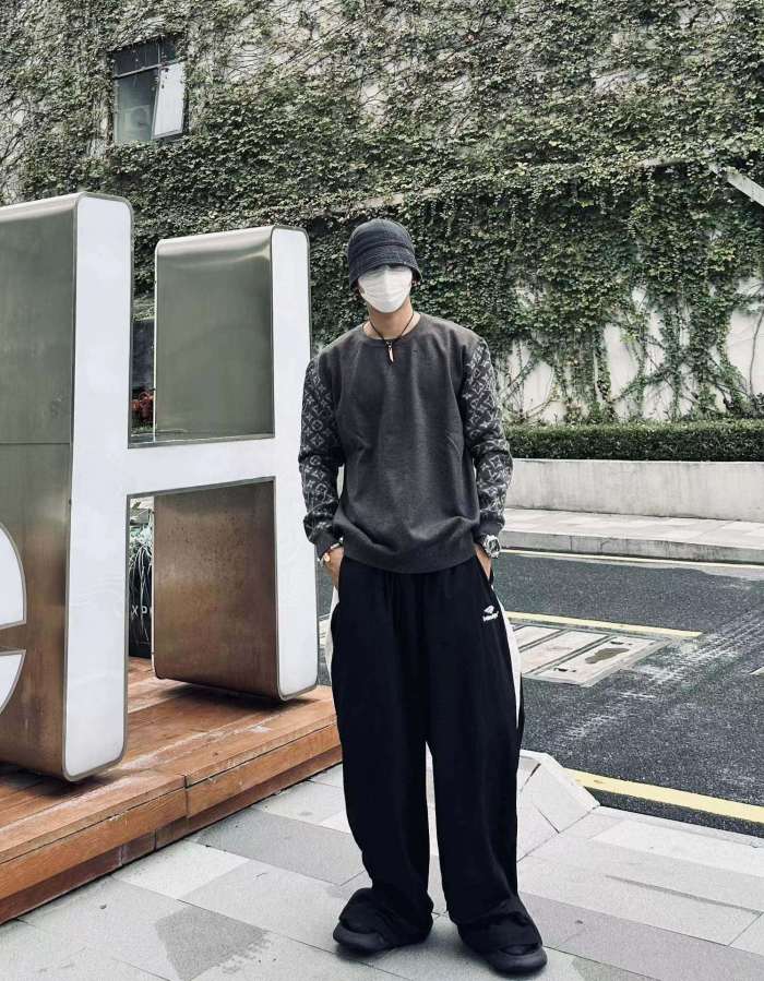 Clothes LOUIS VUITTON 908