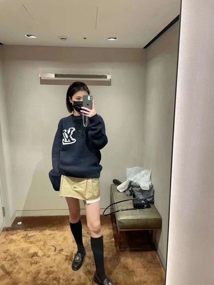 Clothes LOUIS VUITTON 912