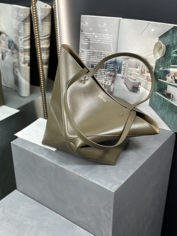 Handbags LOEWE 𝙋𝙪𝙯𝙯𝙡𝙚 𝙁𝙤𝙡𝙙 size:25.5-14.5-31.5 cm