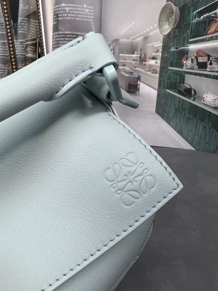 Handbags LOEWE 𝙿𝚞𝚣𝚣𝚕𝚎 size:24-16.5-10.5 cm