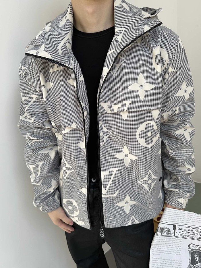 Clothes LOUIS VUITTON 914