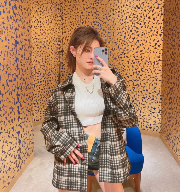 Clothes LOUIS VUITTON 916