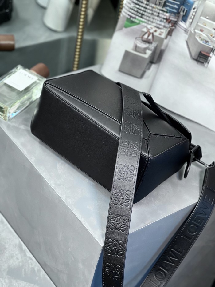 Handbags LOEWE 𝙿𝚞𝚣𝚣𝚕𝚎 size:24-16.5-10.5 cm