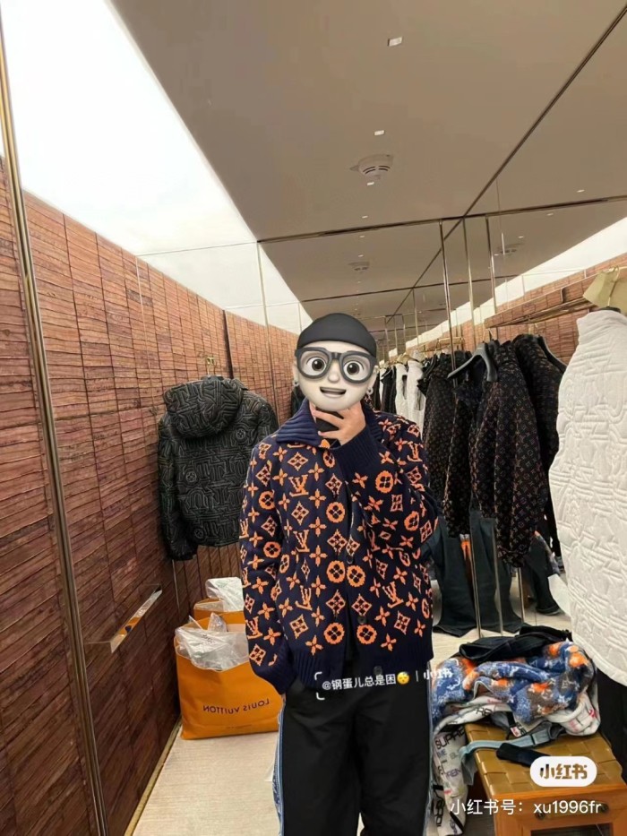 Clothes LOUIS VUITTON 918