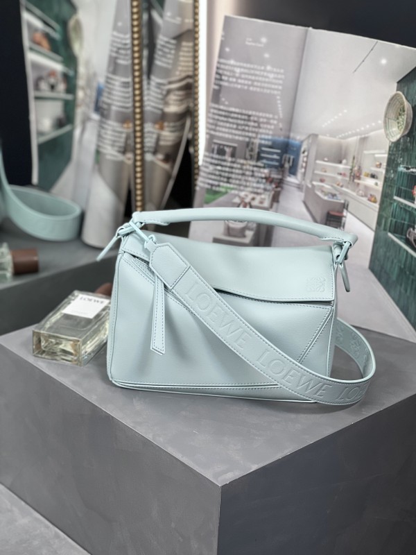 Handbags LOEWE 𝙿𝚞𝚣𝚣𝚕𝚎 size:24-16.5-10.5 cm