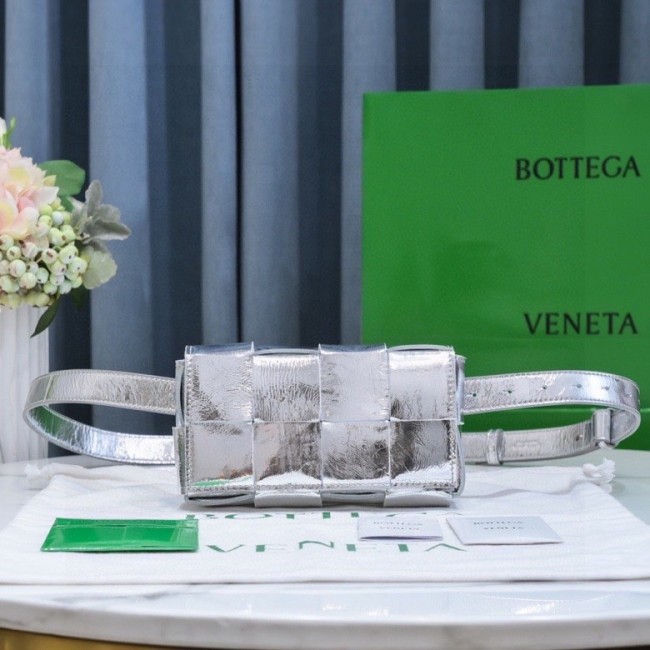 Handbags LOEWE 6815 size:17.5×9.5×5 cm