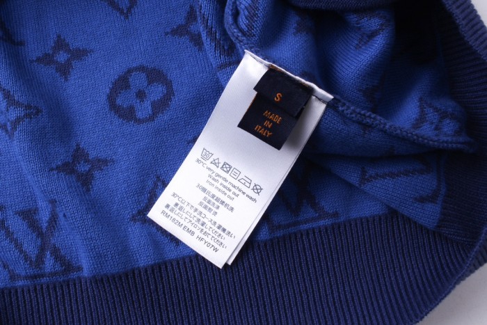 Clothes LOUIS VUITTON 915