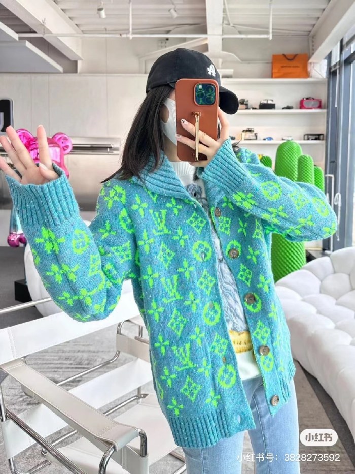 Clothes LOUIS VUITTON 919