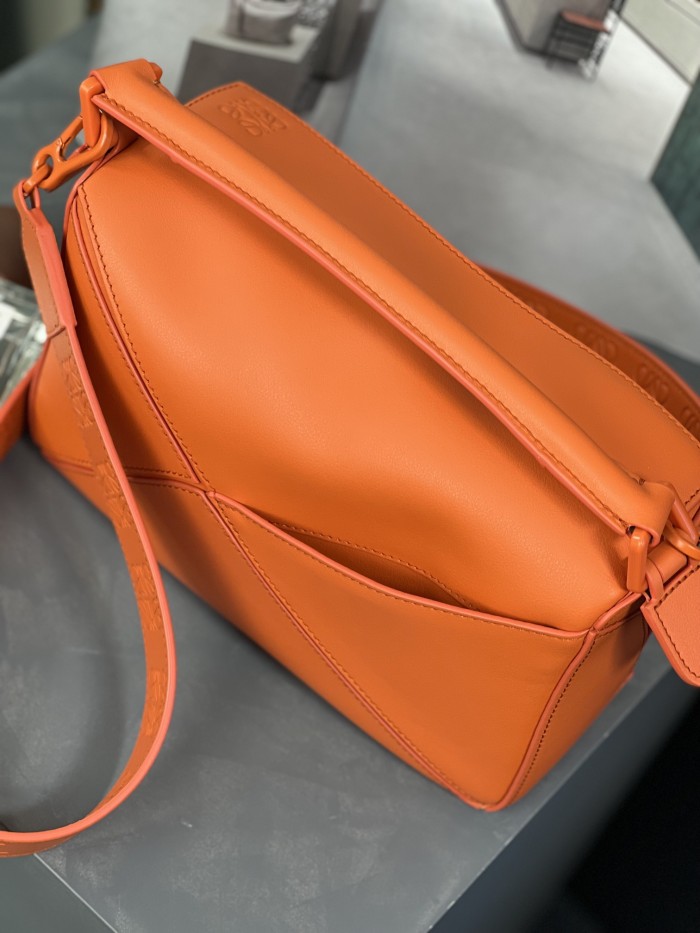 Handbags LOEWE 𝙿𝚞𝚣𝚣𝚕𝚎 size:24-16.5-10.5 cm
